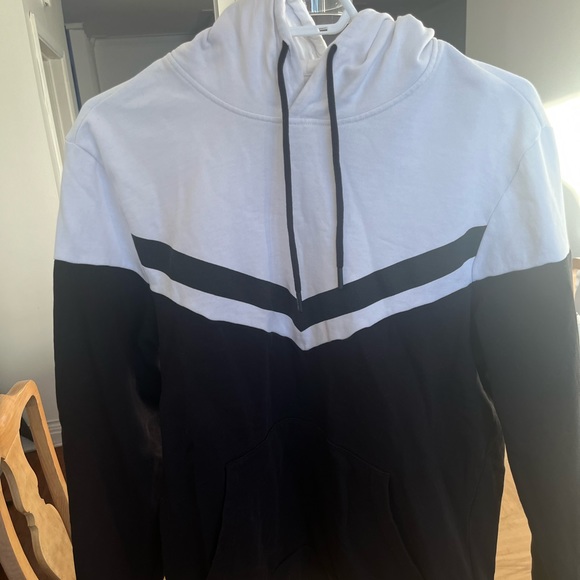 Jackets and hoodies to sale - Picture 8 of 10